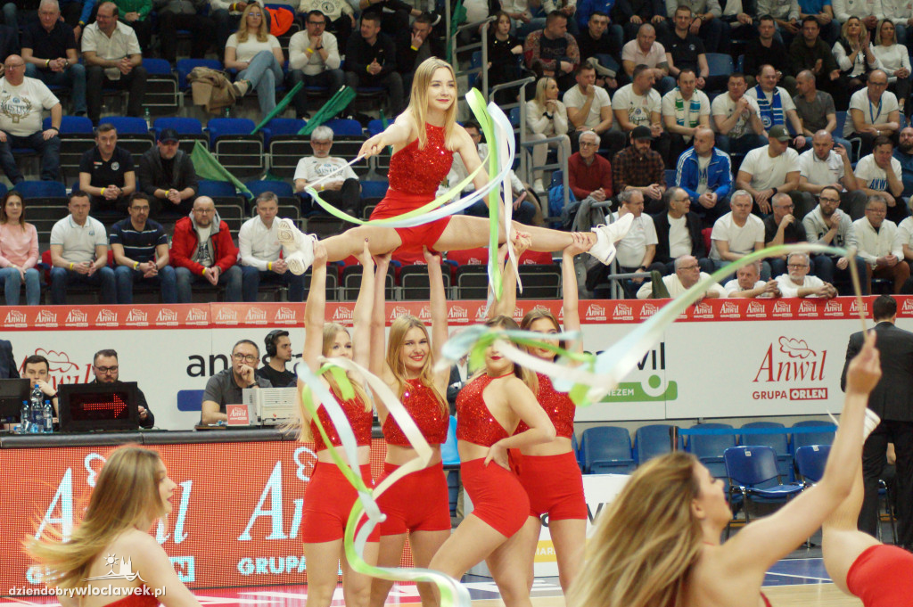 Cheerleaderki na meczu Anwil vs Karhu Basket