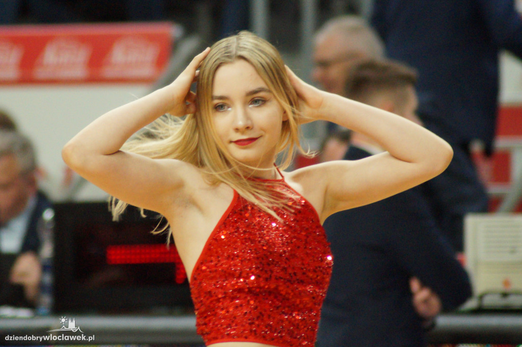 Cheerleaderki na meczu Anwil vs Karhu Basket
