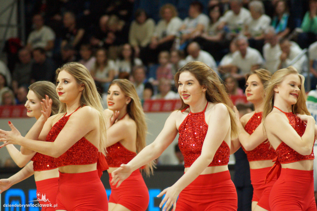Cheerleaderki na meczu Anwil vs Karhu Basket