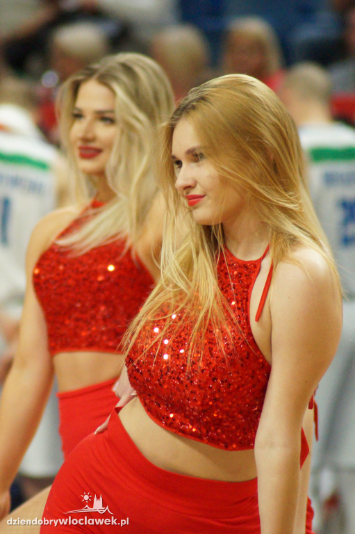 Cheerleaderki na meczu Anwil vs Karhu Basket