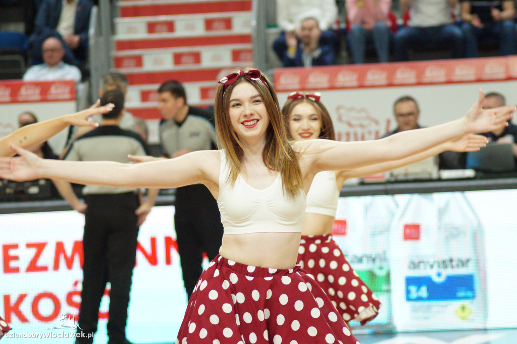 Cheerleaderki na meczu Anwil vs Karhu Basket