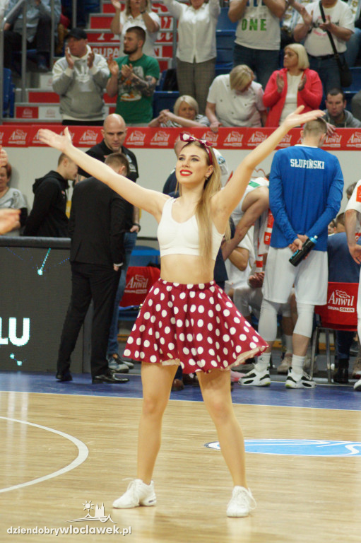 Cheerleaderki na meczu Anwil vs Karhu Basket