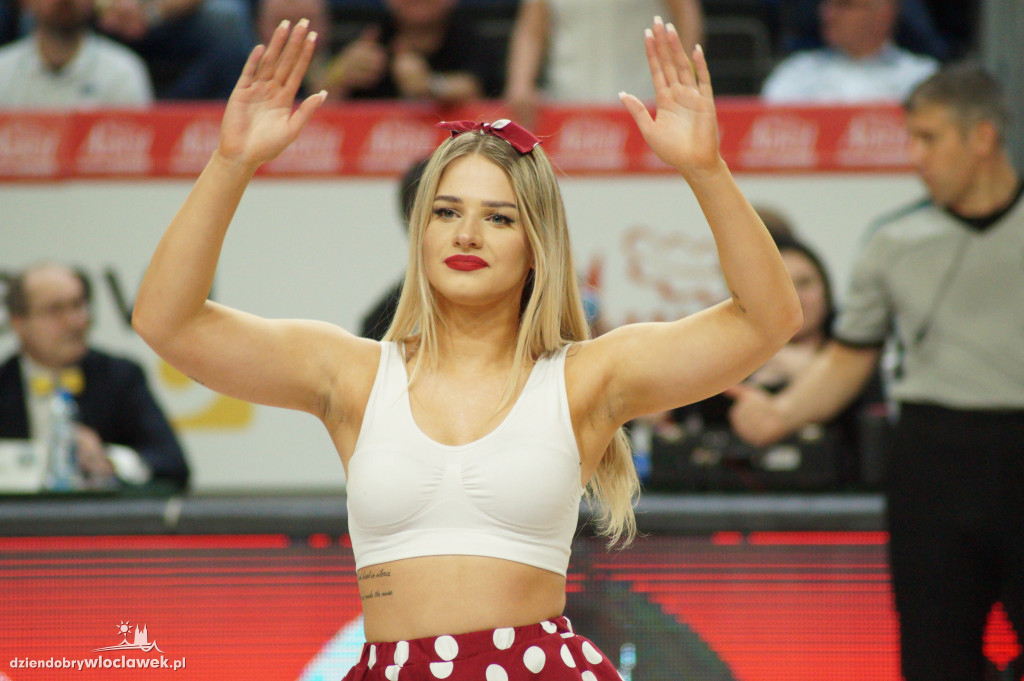 Cheerleaderki na meczu Anwil vs Karhu Basket