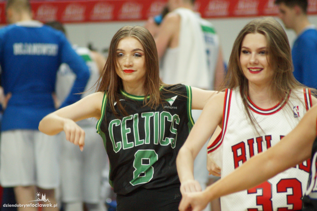 Cheerleaderki na meczu Anwil vs Karhu Basket