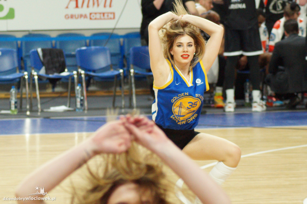 Cheerleaderki na meczu Anwil vs Karhu Basket