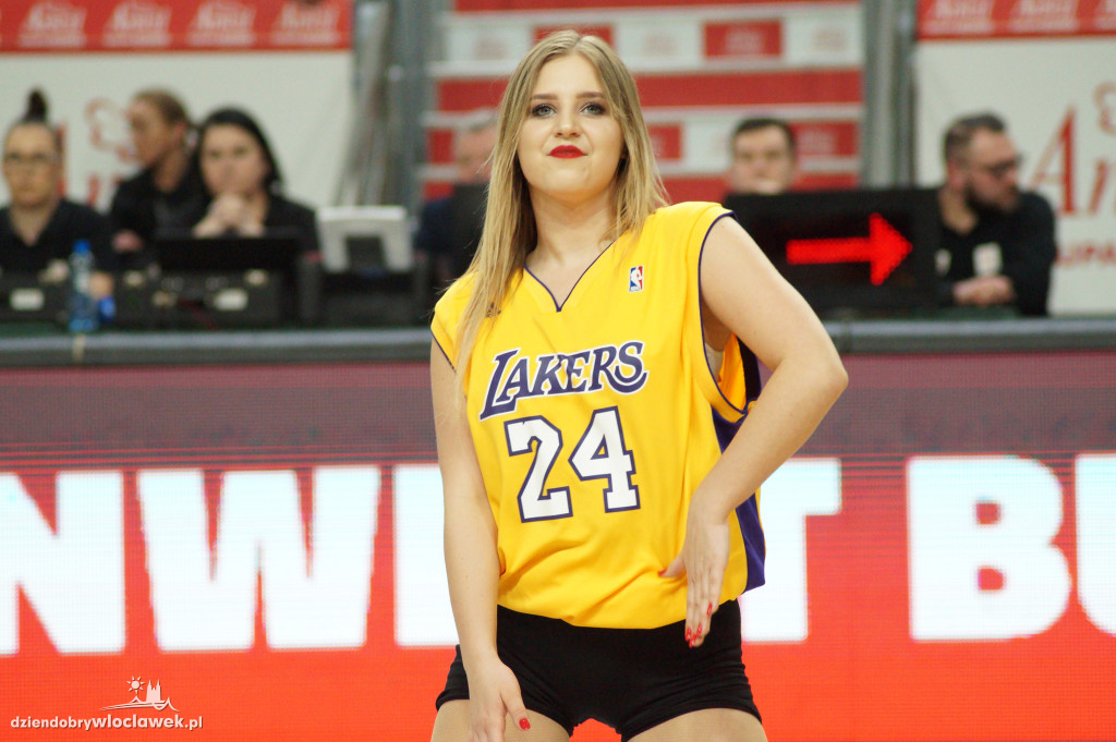 Cheerleaderki na meczu Anwil vs Karhu Basket