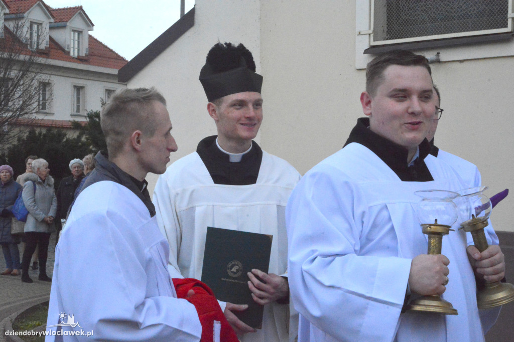 Droga Krzyżowa z klasztoru do katedry
