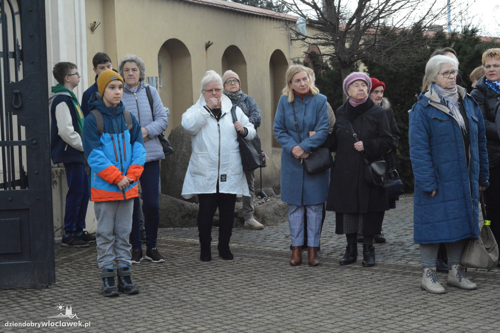 Droga Krzyżowa z klasztoru do katedry