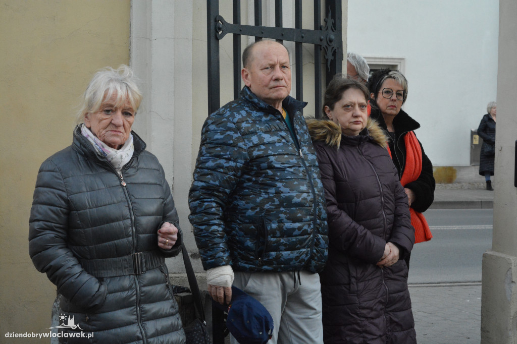 Droga Krzyżowa z klasztoru do katedry