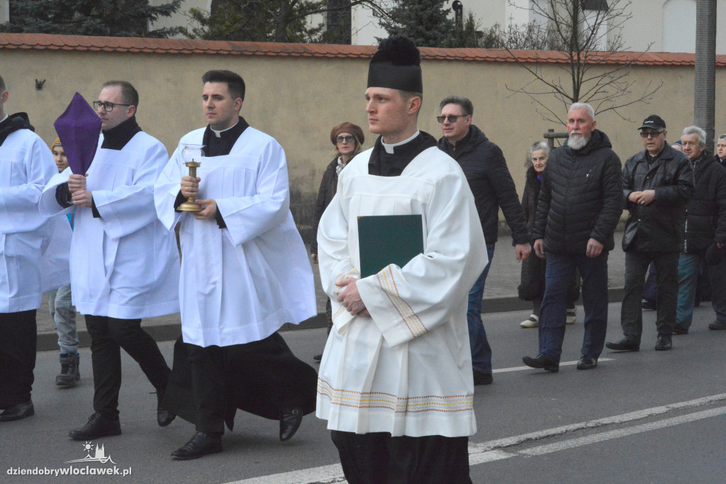 Droga Krzyżowa z klasztoru do katedry