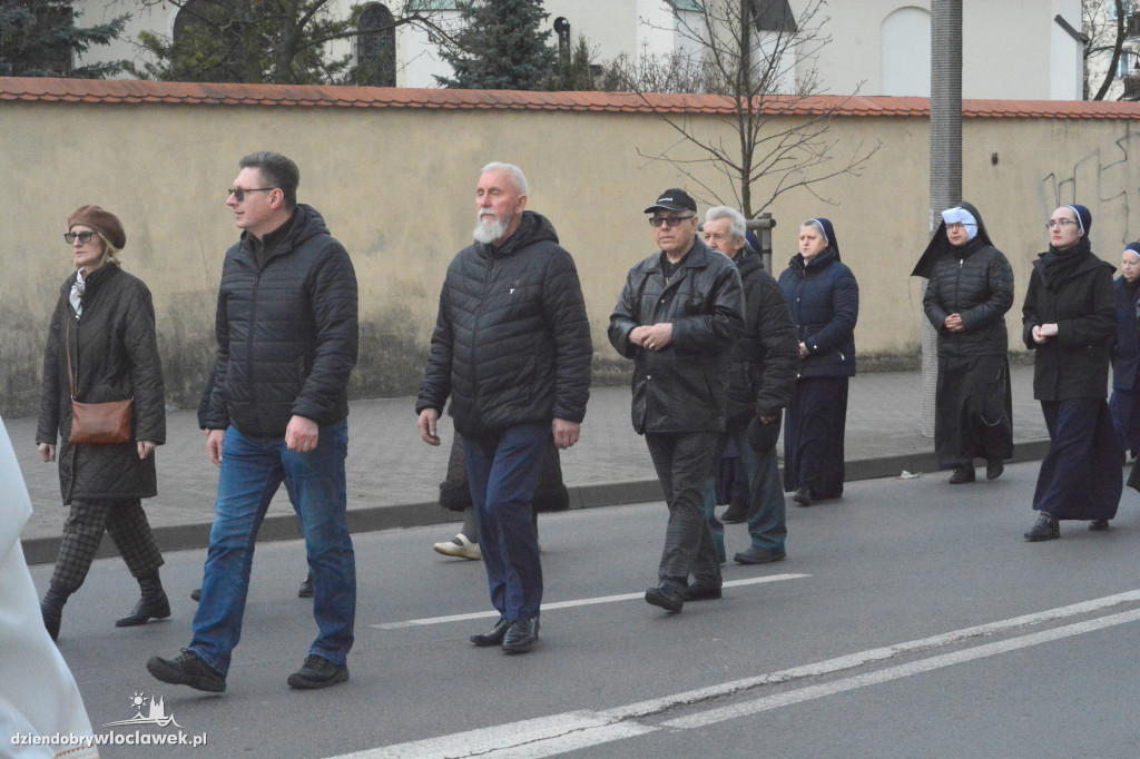Droga Krzyżowa z klasztoru do katedry