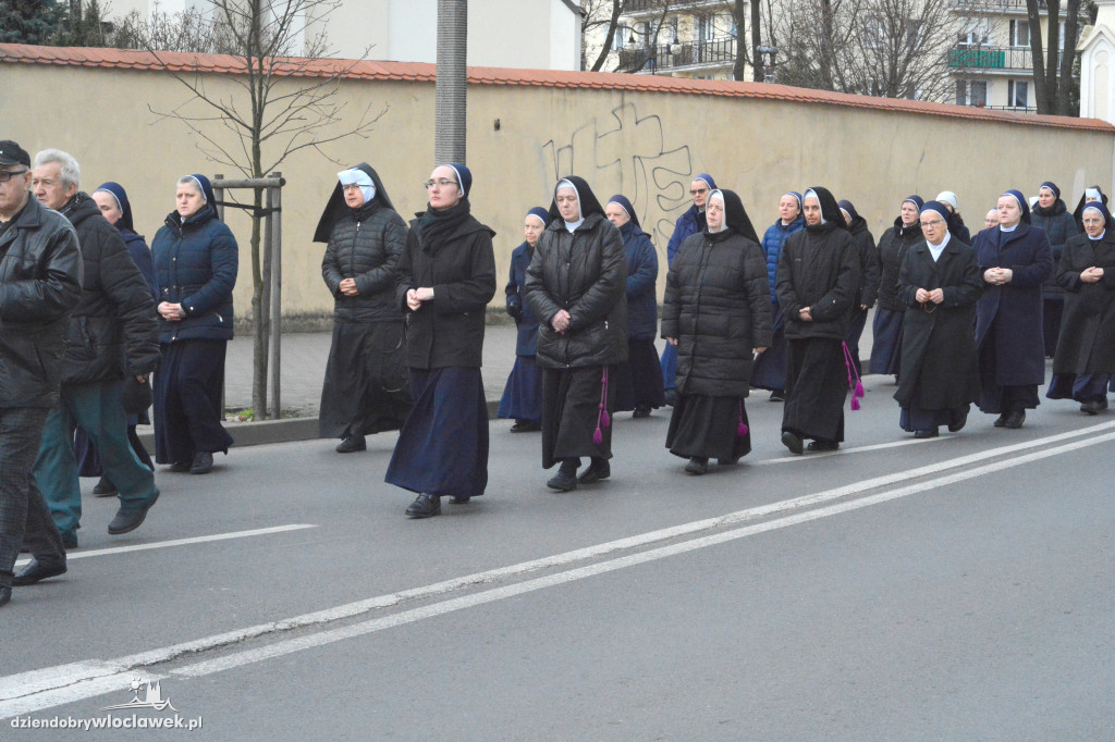 Droga Krzyżowa z klasztoru do katedry