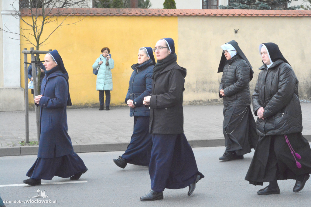Droga Krzyżowa z klasztoru do katedry