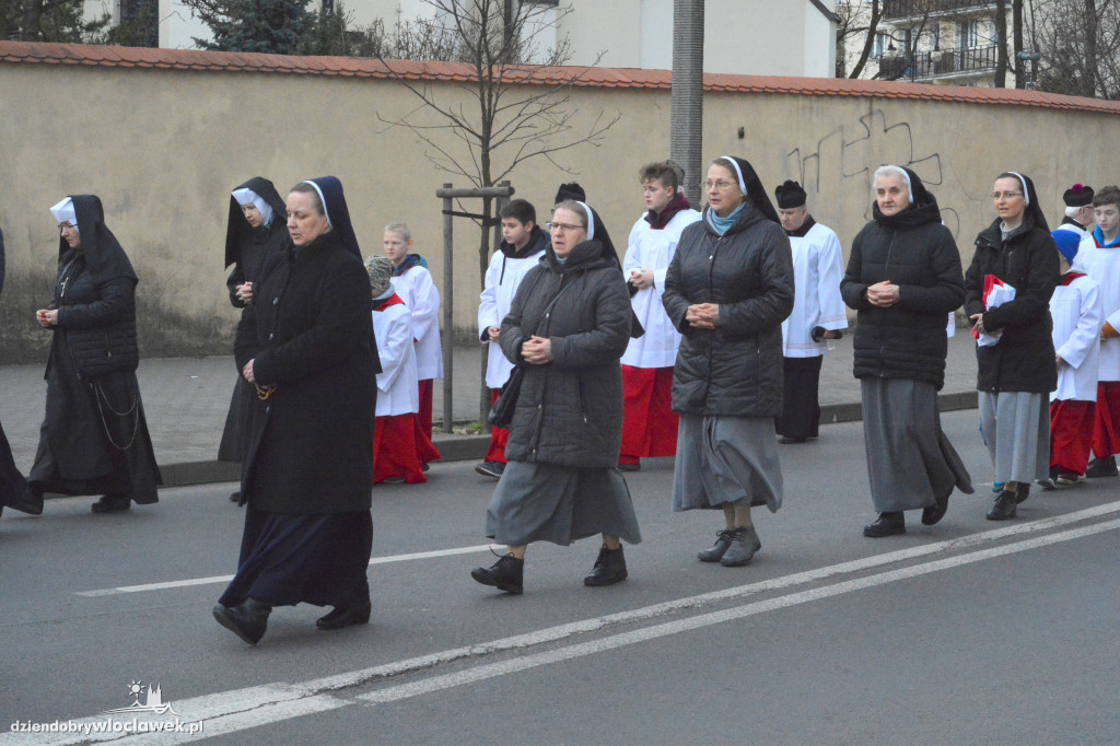 Droga Krzyżowa z klasztoru do katedry