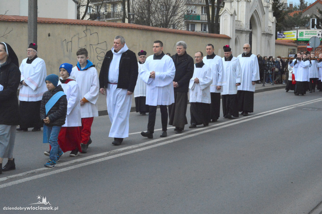 Droga Krzyżowa z klasztoru do katedry