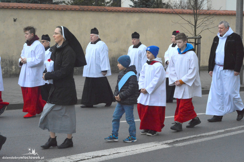 Droga Krzyżowa z klasztoru do katedry