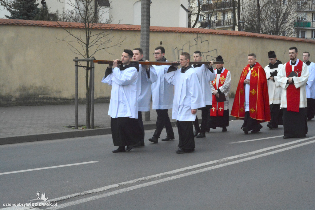 Droga Krzyżowa z klasztoru do katedry