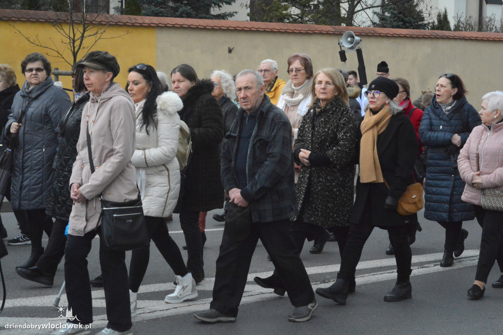 Droga Krzyżowa z klasztoru do katedry