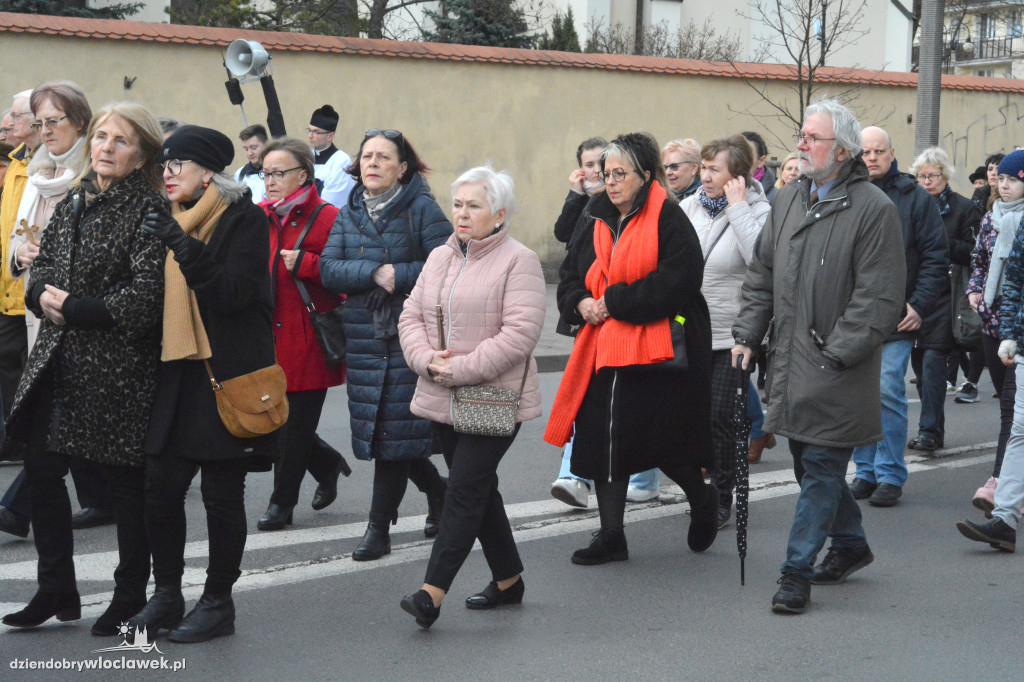 Droga Krzyżowa z klasztoru do katedry