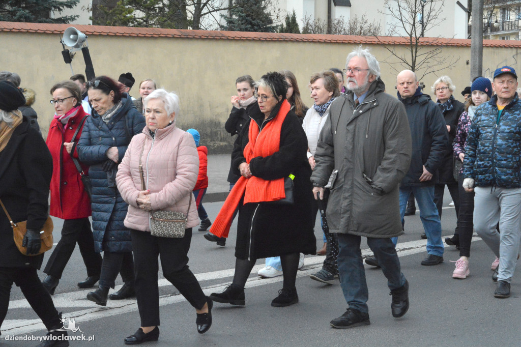 Droga Krzyżowa z klasztoru do katedry