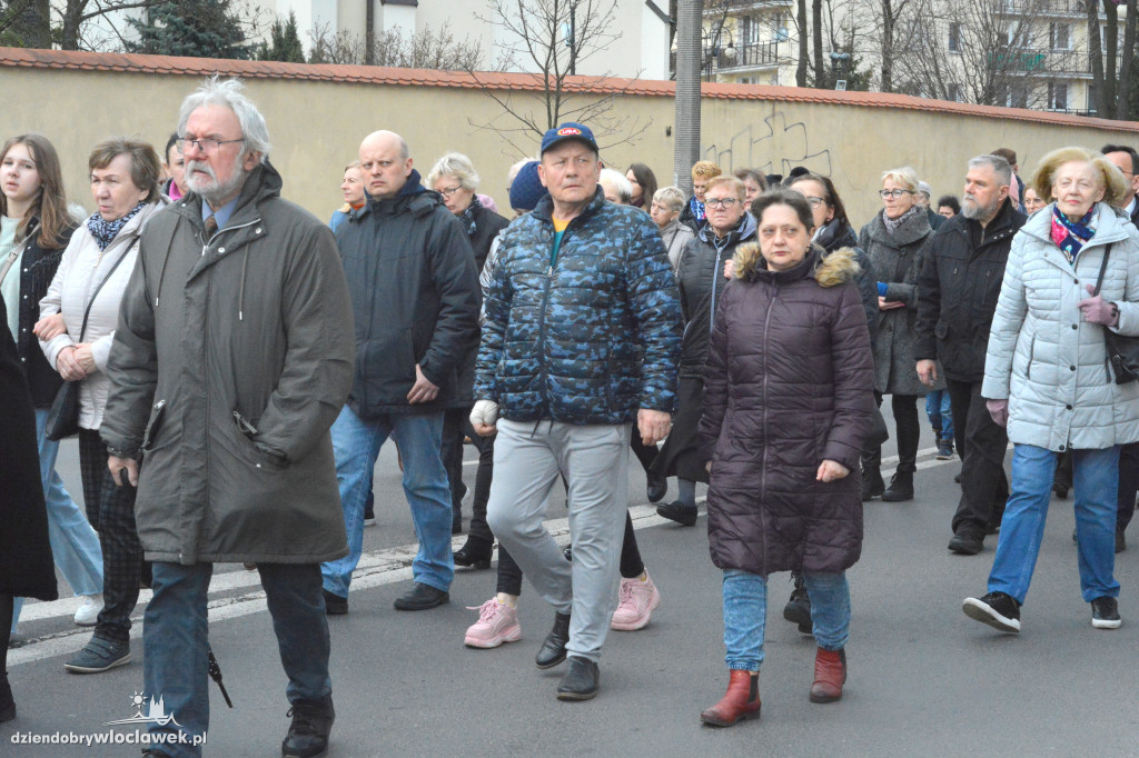 Droga Krzyżowa z klasztoru do katedry