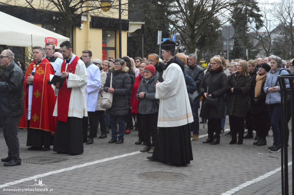 Droga Krzyżowa z klasztoru do katedry