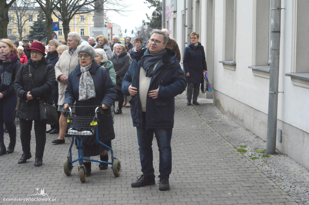 Droga Krzyżowa z klasztoru do katedry