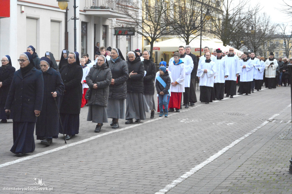 Droga Krzyżowa z klasztoru do katedry