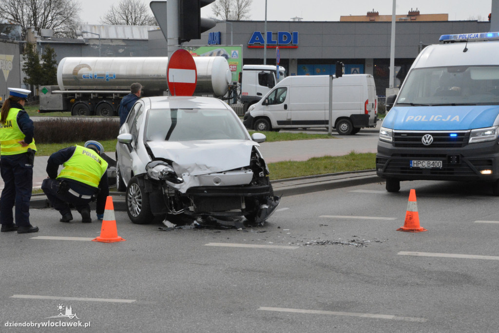 Wypadek? Fiat zderzył się z BMW