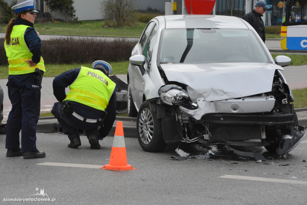 Wypadek? Fiat zderzył się z BMW