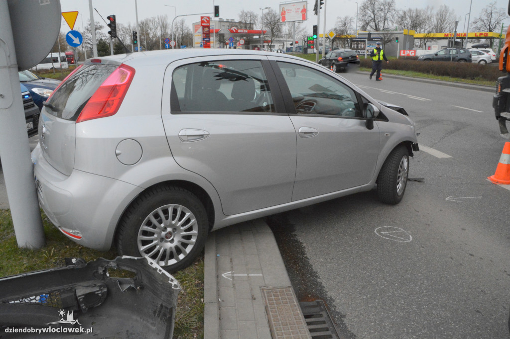 Wypadek? Fiat zderzył się z BMW