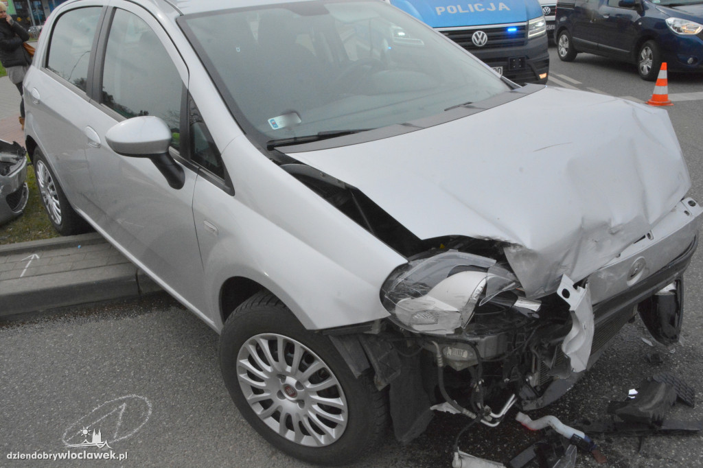 Wypadek? Fiat zderzył się z BMW