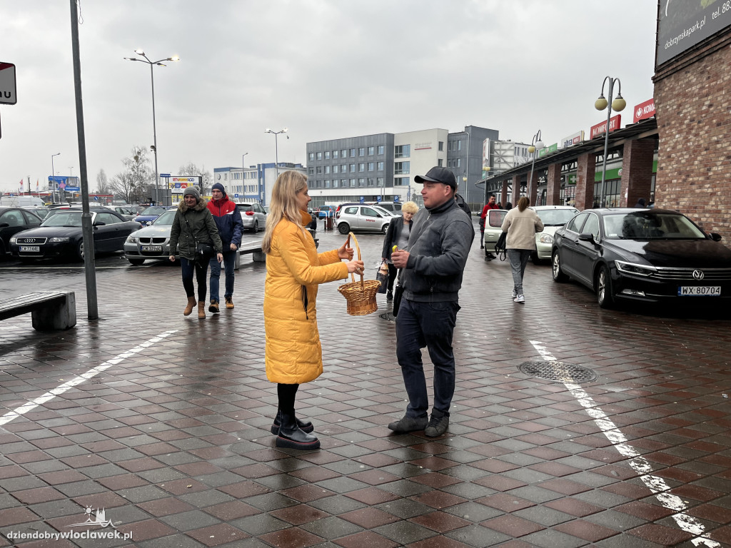 Radni PO rozdawali zające wielkanocne
