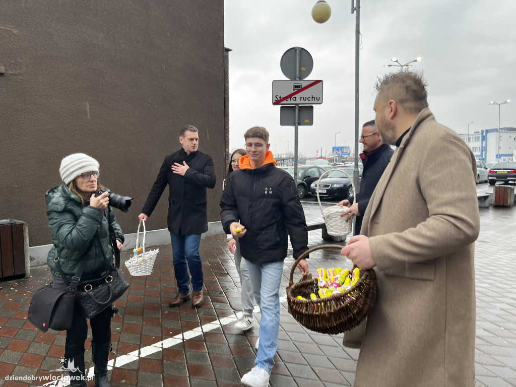 Radni PO rozdawali zające wielkanocne