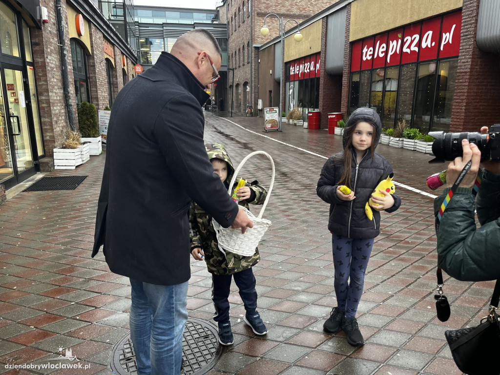 Radni PO rozdawali zające wielkanocne