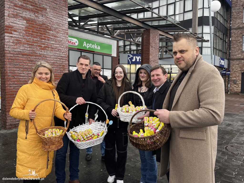 Radni PO rozdawali zające wielkanocne