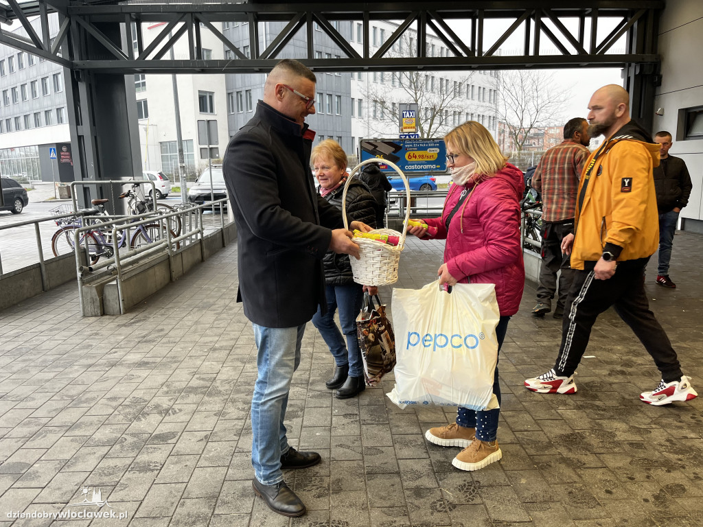 Radni PO rozdawali zające wielkanocne