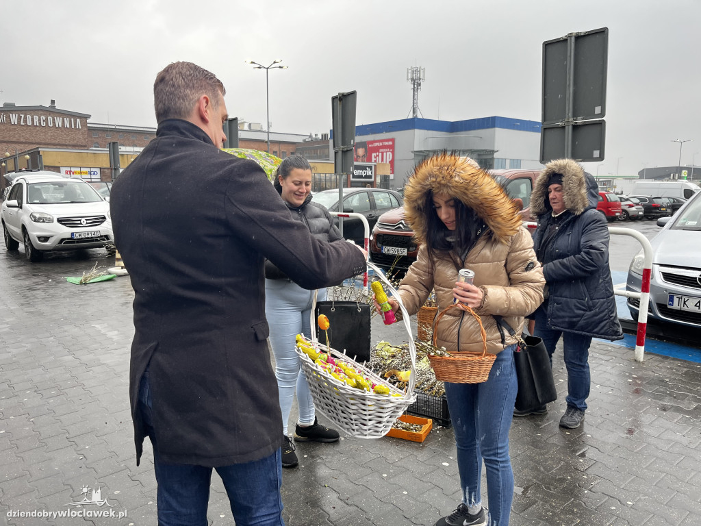 Radni PO rozdawali zające wielkanocne
