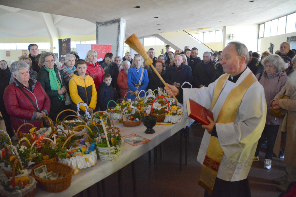 Święcenie pokarmów w parafii przy Ostrowskiej
