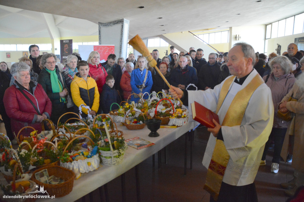 Święcenie pokarmów w parafii przy Ostrowskiej