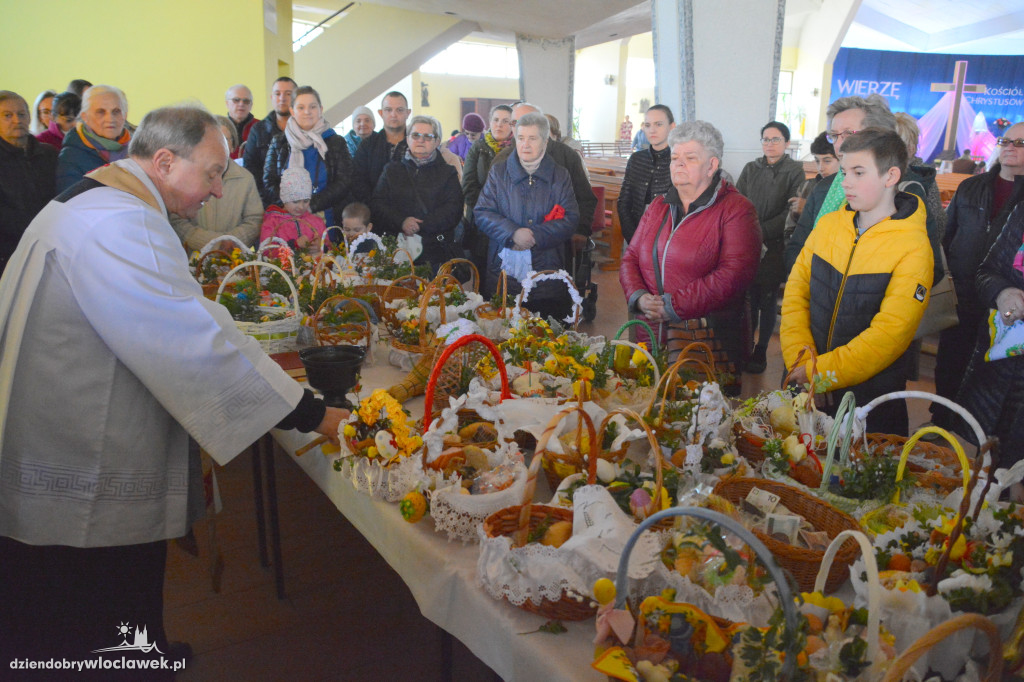 Święcenie pokarmów w parafii przy Ostrowskiej