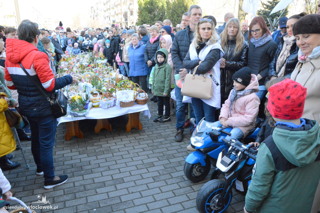 Wielkanoc 2023 : Motoświęconka w parafii Stanisława