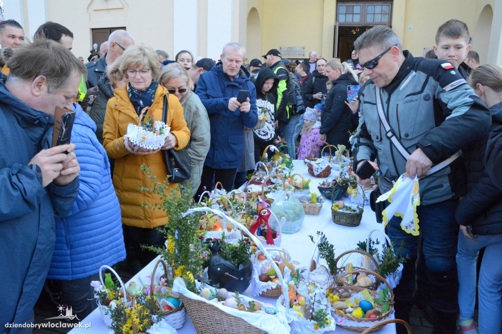 Wielkanoc 2023 : Motoświęconka w parafii Stanisława