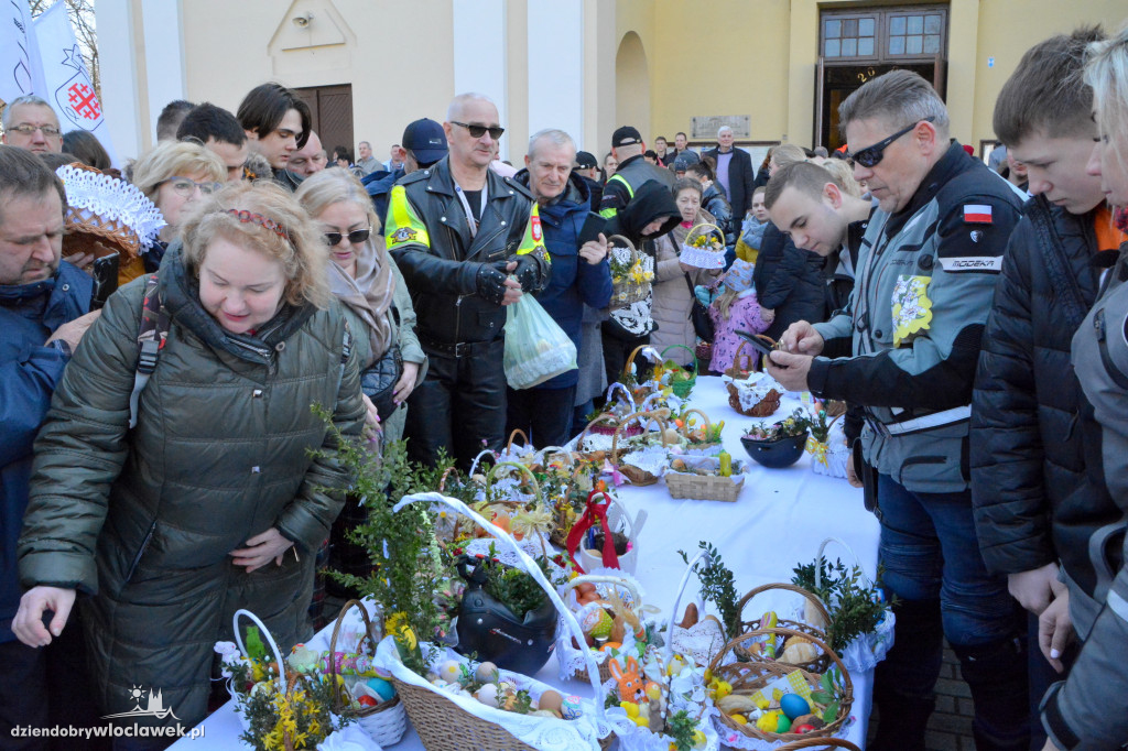Wielkanoc 2023 : Motoświęconka w parafii Stanisława