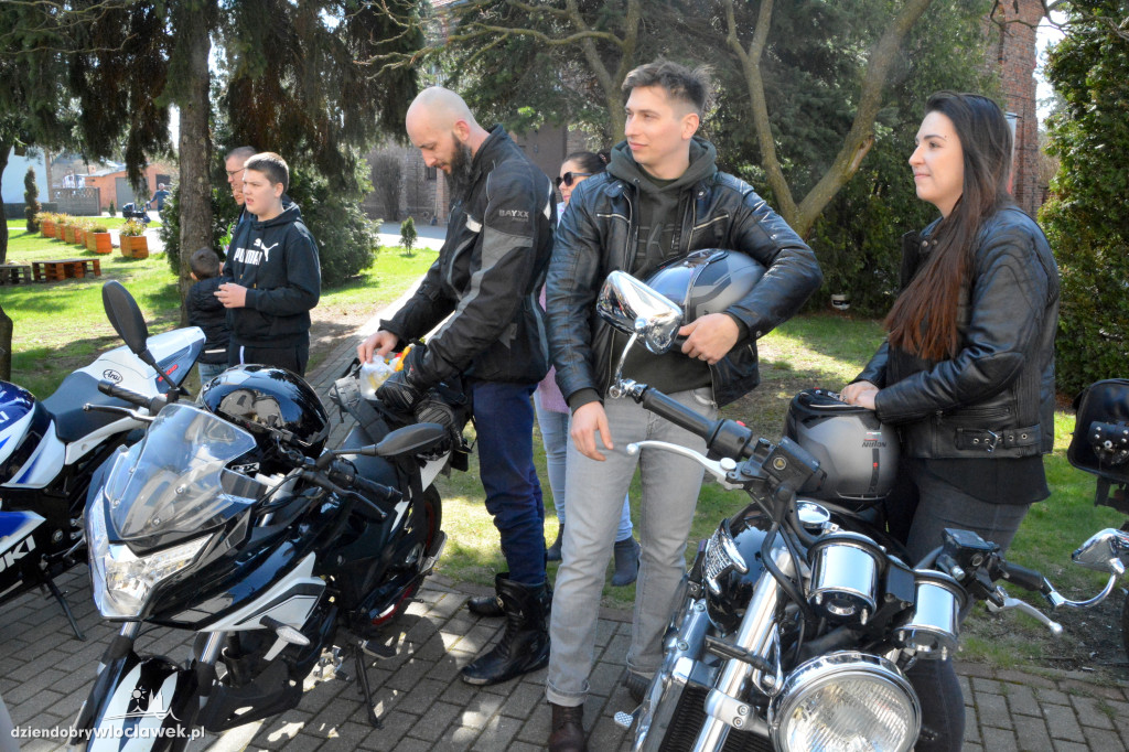 Wielkanoc 2023 : Motoświęconka w parafii Stanisława