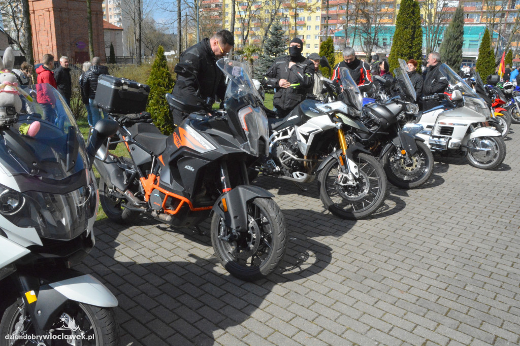 Wielkanoc 2023 : Motoświęconka w parafii Stanisława