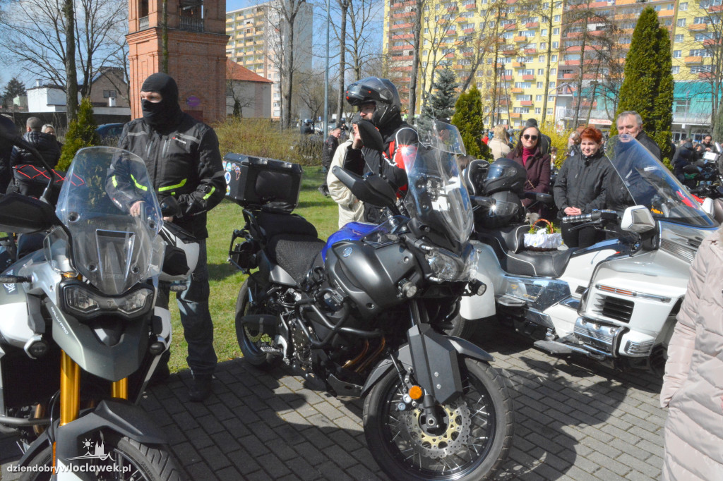 Wielkanoc 2023 : Motoświęconka w parafii Stanisława