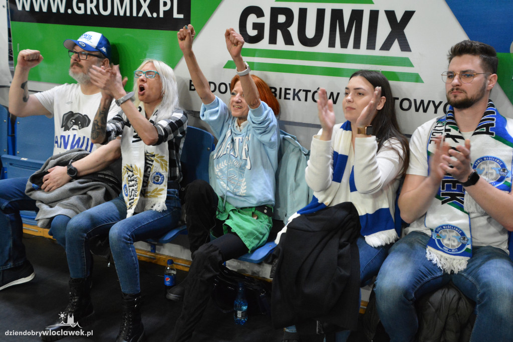 Kibice na meczu Anwil - Astoria