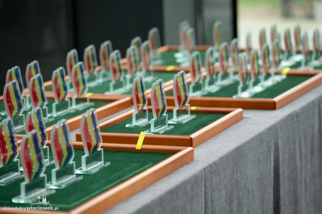 Kurator oświaty nagrodził laureatów konkursów przedmiotowych