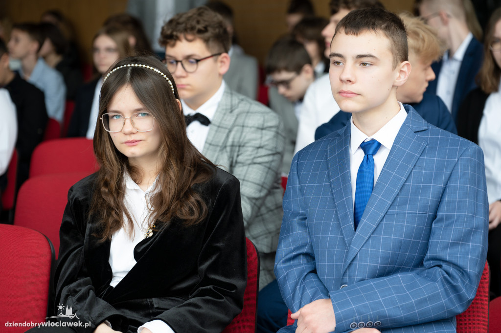 Kurator oświaty nagrodził laureatów konkursów przedmiotowych